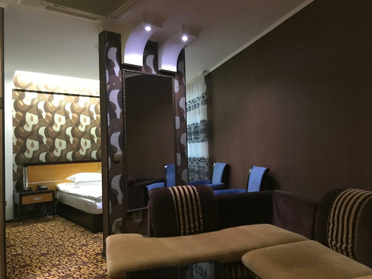 Hotel Zhibek Zholy Simkent Kültér fotó